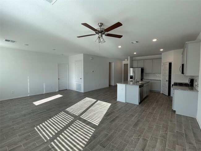 Building Photo - 9695 Caney Trails Rd