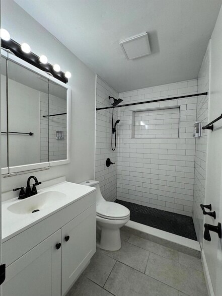 Building Photo - 110 N Las Olas Dr