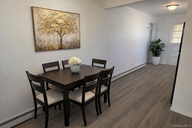 Building Photo - 21 Sherwood Dr