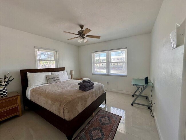 Building Photo - 5411 NE 22nd Terrace