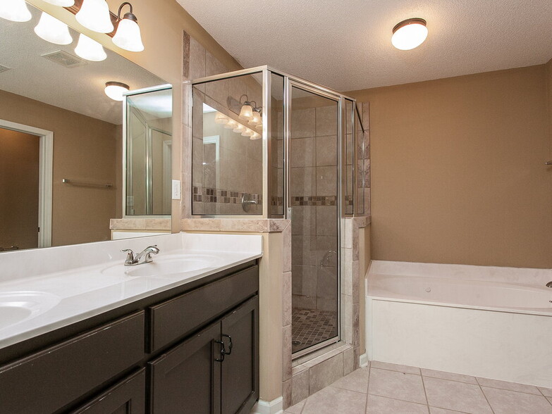 Building Photo - 7281 Green Ash Dr