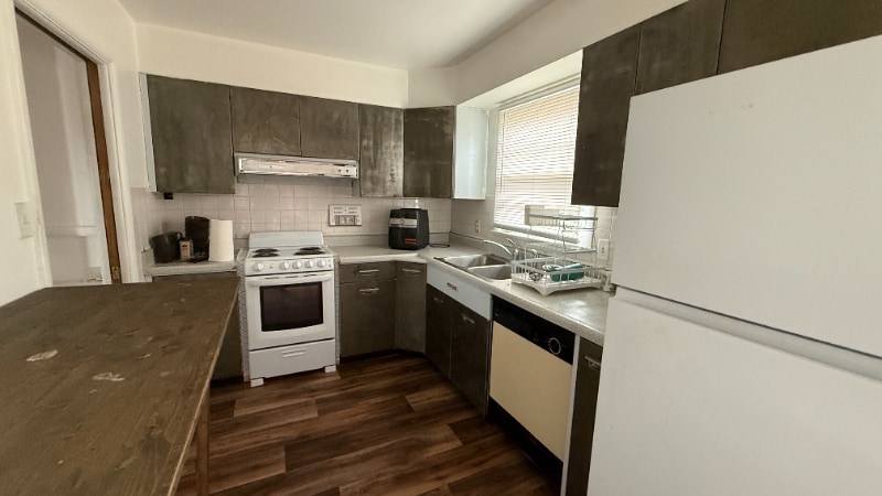 Building Photo - 1601 N Oak St