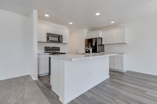 Building Photo - Beautiful 3 Bedroom Townhome for Lease!