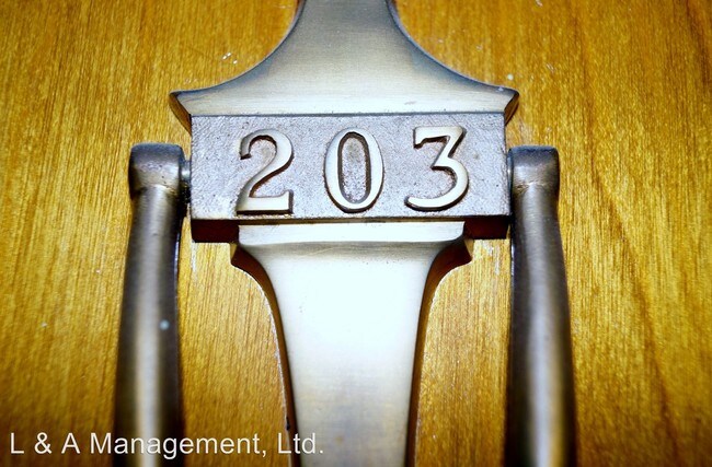 Building Photo - 2566 Kemper Rd