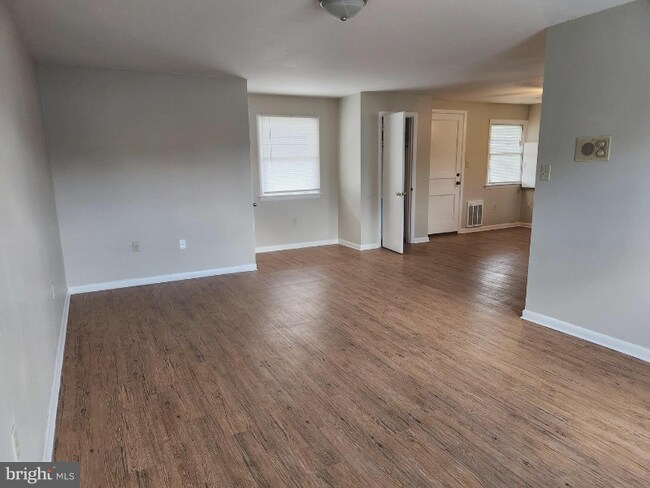 Building Photo - 168 S Main St