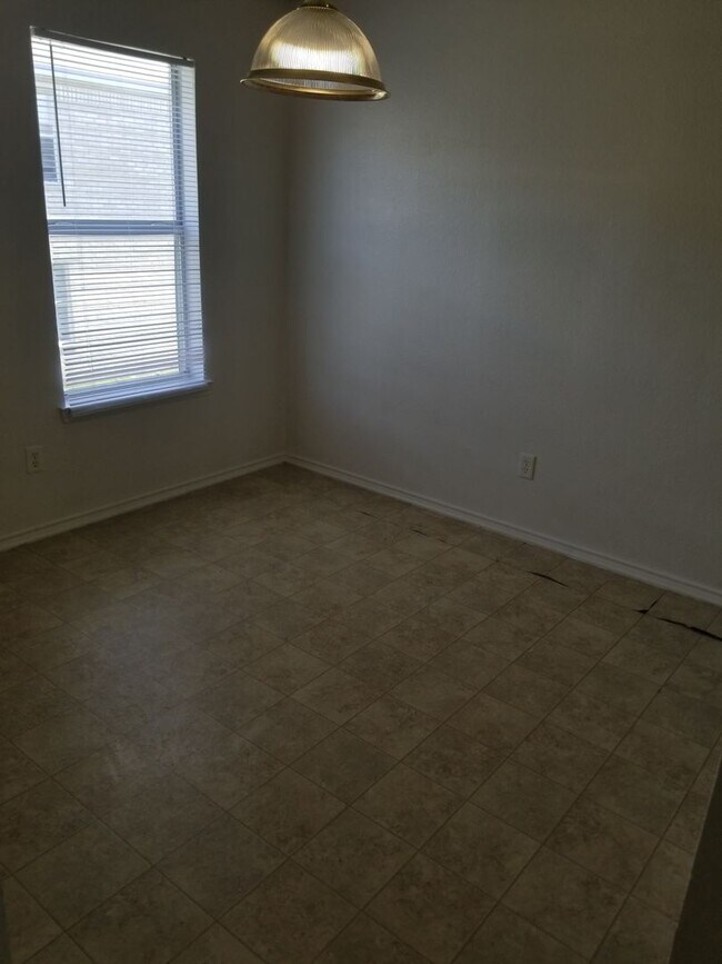 Building Photo - 3302 Barcelona Dr