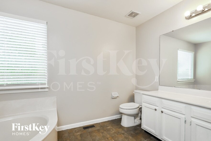 Building Photo - 1141 Ashford Pl Dr
