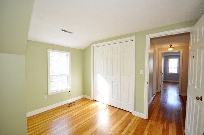 Building Photo - 15 Seaborn Pl