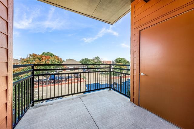 Building Photo - 3522 Main St