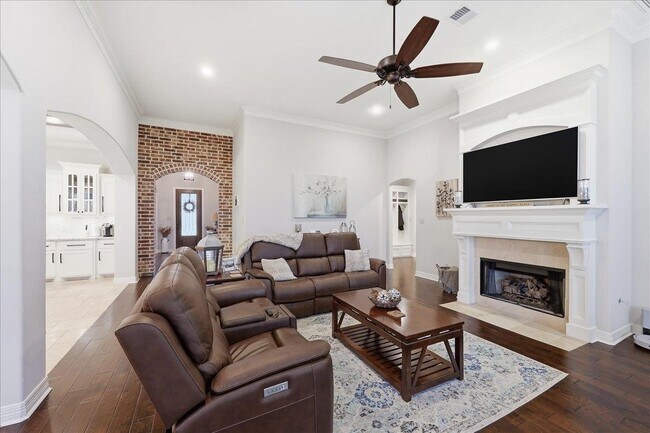 Building Photo - 302 Spring Brook Ct