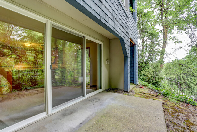 Building Photo - HUGE 1bed/1bath Downtown Living Available ...