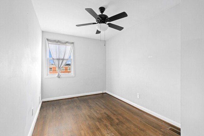 Building Photo - 885 Jaydee Ave