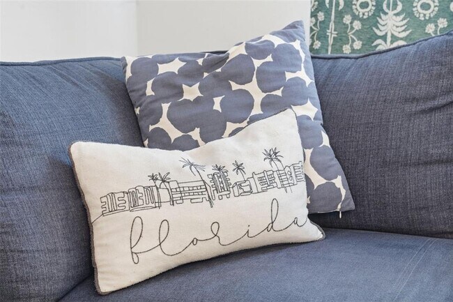 Building Photo - 1408 E Ridgewood St