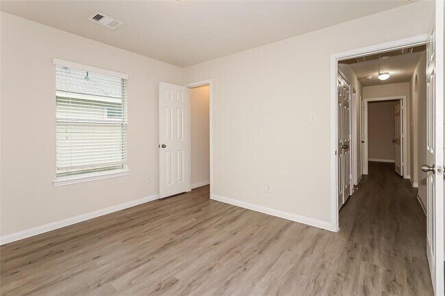 Building Photo - 5462 Plantation Forest Dr