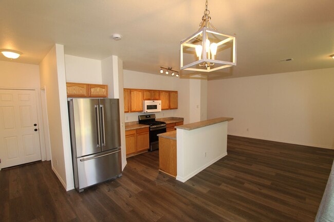 Building Photo - 3BR/2.5BA Townhome in Bellemont | Fenced Yard + 2-Car Garage