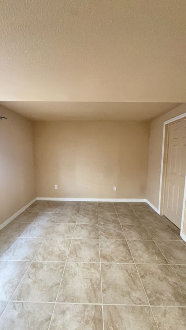 Building Photo - Spacious Antelope Meadows 5BD Home in Nort...
