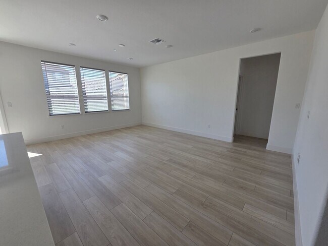 Building Photo - 2-Story 4Bx3.5B House Near Sky River Casino Available Now!!