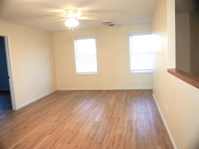 Building Photo - 4487 Straight Arrow Rd