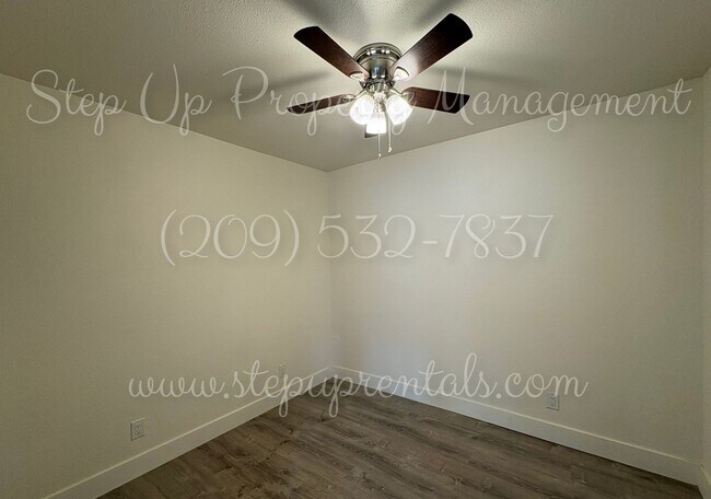 Building Photo - 18669 Pine St