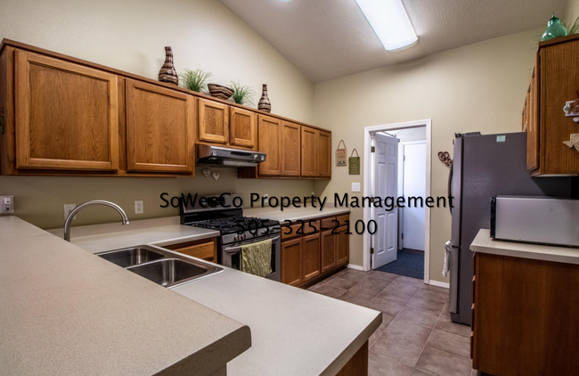 Building Photo - Beautiful Custom 3 Bedroom 2 Bath Home