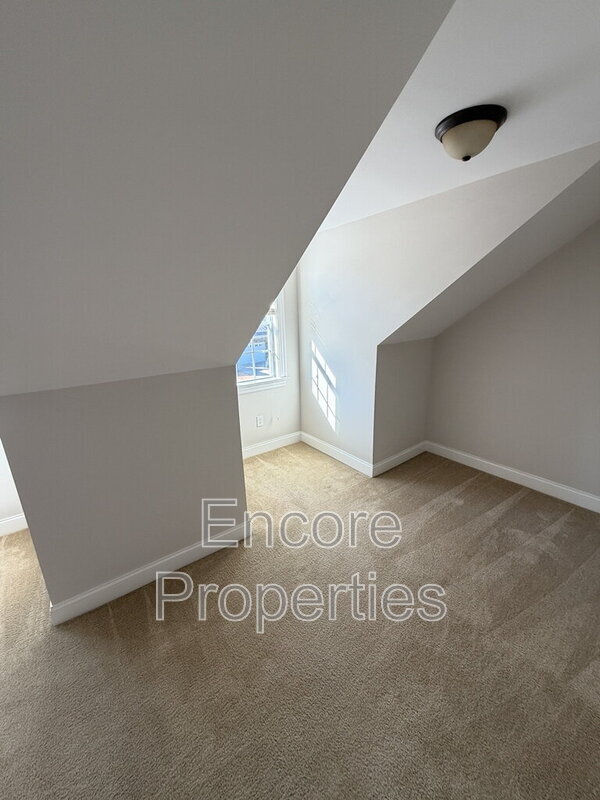 Building Photo - 410 Stranraer Ct