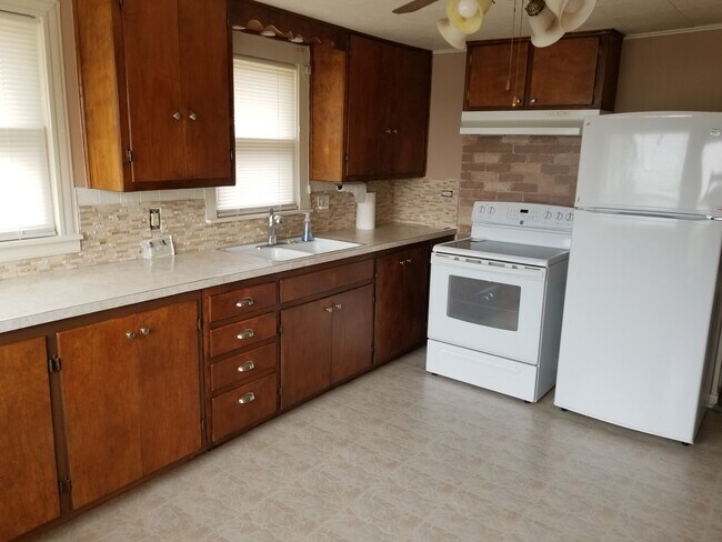 Kitchen - 229 Chuck Wagon Rd