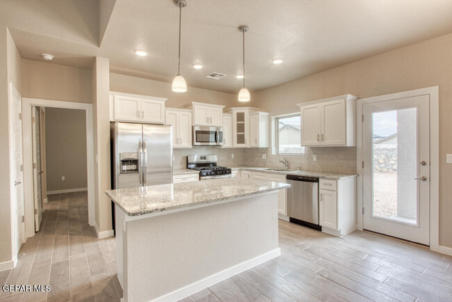 Building Photo - 14929 Tierra Crystal Ave