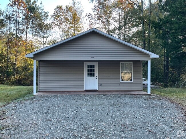 Building Photo - 1030 Sun Creek Rd