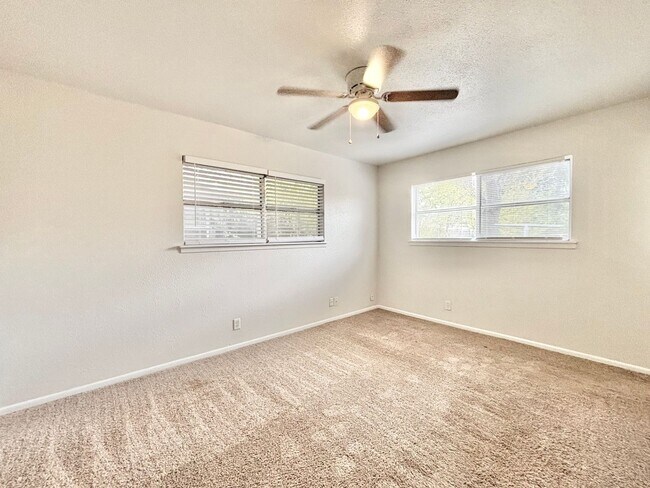 Building Photo - 4234 Hall Park Dr