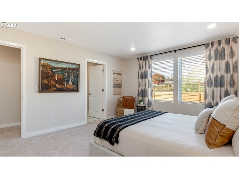 Building Photo - 9218 SE Azalea St