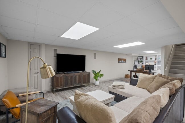 Building Photo - 12122 Royal Valley Dr