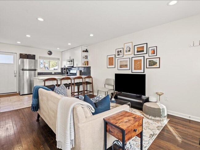 Building Photo - Distinctive Two Bedroom Beauty in Deanwood