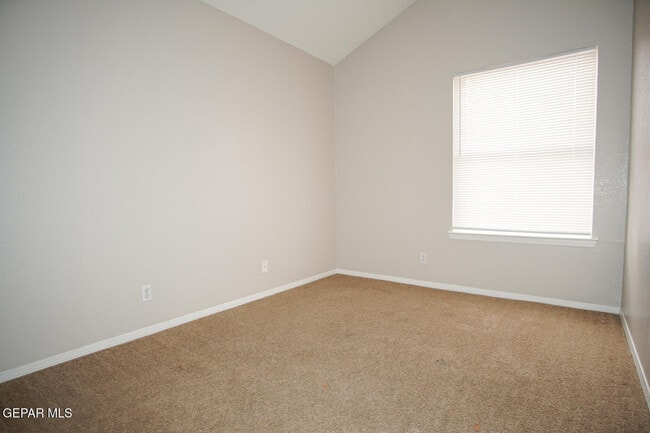 Building Photo - 10957 Chippendale Ave