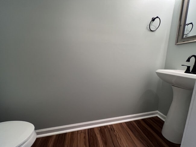 Building Photo - 848 Quadrilla St