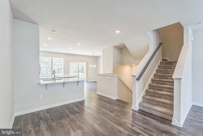 Building Photo - 10 Lilac Cir