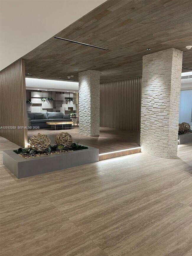 Building Photo - 2301 Collins Ave