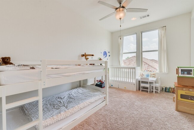 Building Photo - 5429C Hidalgo St