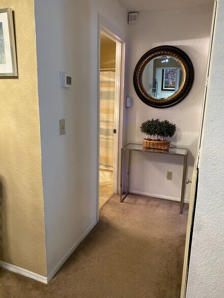 hall way view - 2550 N Alafaya Trl