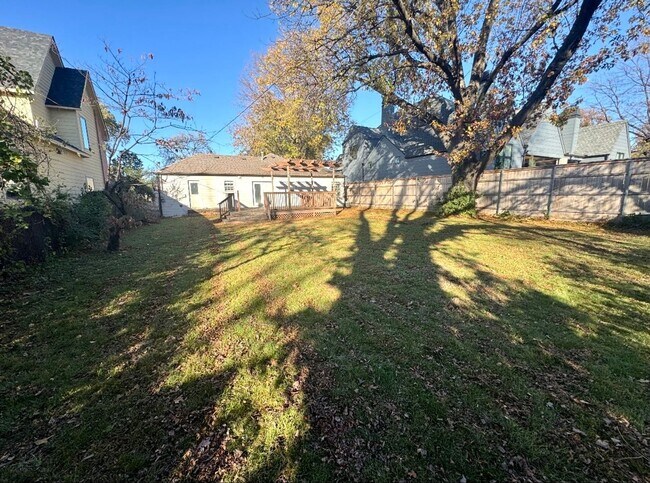 Building Photo - Charming and Remodeled 2 bedroom, 1 Bath within walking distance to everything on Brookside!