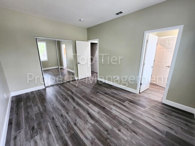 Building Photo - Stunning Newly Remodeled 4 bed / 2.5 bath ...