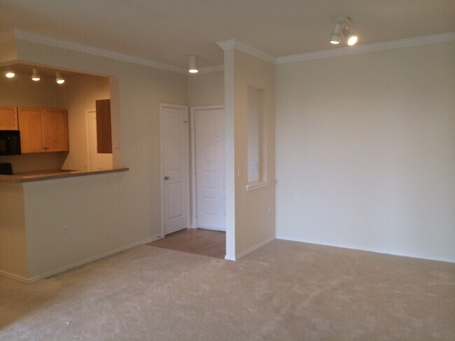 Building Photo - Modern 2-Bedroom in Eden Prairie with Heat...