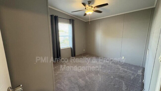 Building Photo - 712 Choo Choo Ln