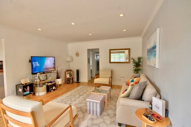 Building Photo - 631 Pacific St