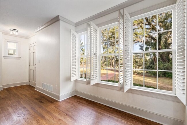 Building Photo - 2014 Golf Terrace Dr