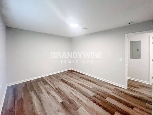 Building Photo - 324 Laurel Ln