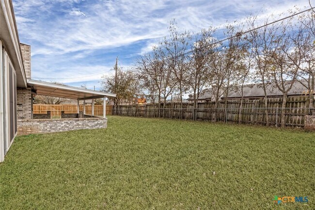 Building Photo - 1102 August Dr