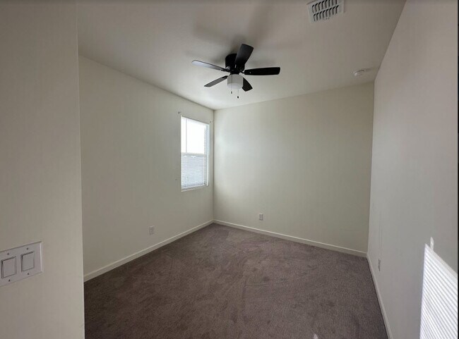 Building Photo - 12531 W Northview Ave