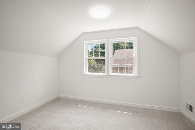 Building Photo - 7109 Radnor Rd