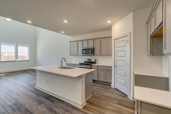 Building Photo - 200 Cupreata Ln