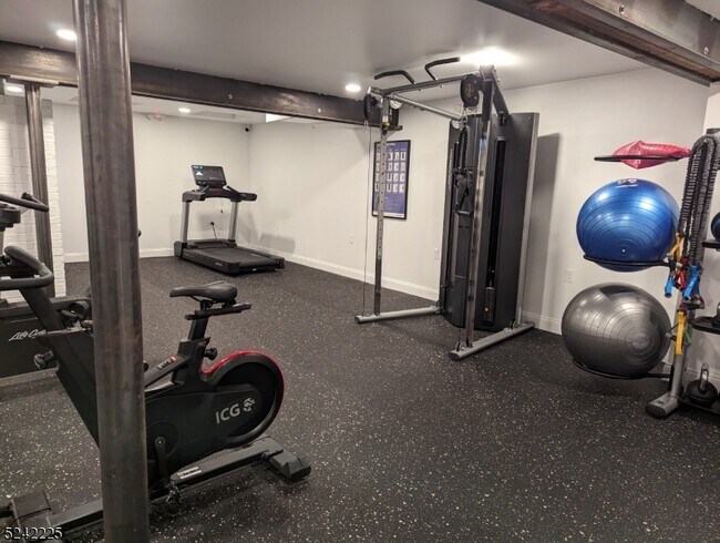 Building Photo - 378 Claremont Ave